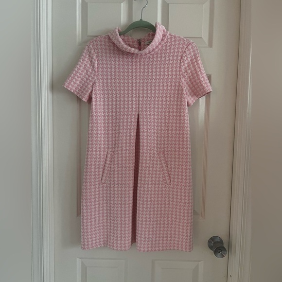 Tyler Boe Dresses & Skirts - Tyler Boe pink & white houndstooth shift dress. Mock cowl neck. EUC. Size XS!